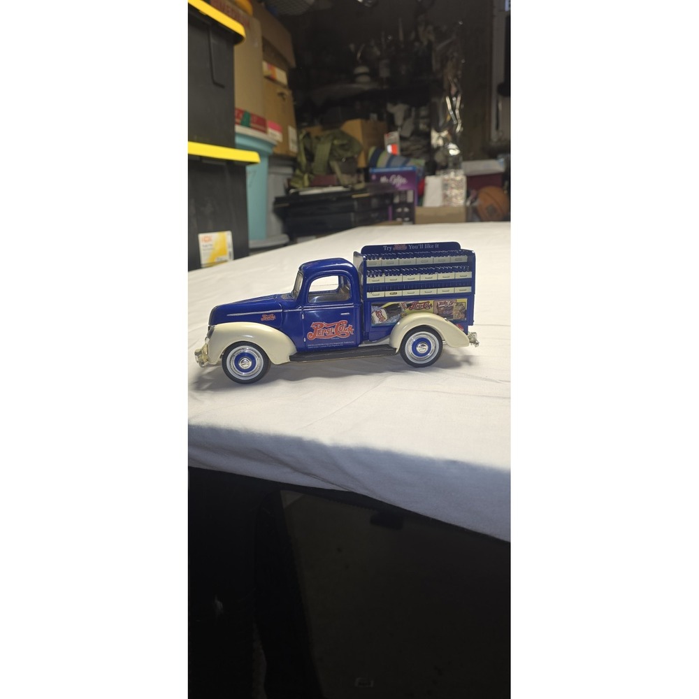 1940 Ford Pepsi Cola Truck Diecast Model by Golden Wheel with Opening Hood Bin11